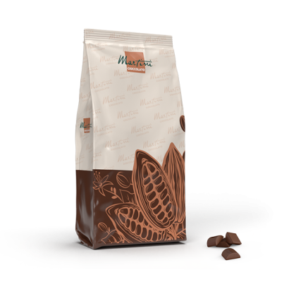 Martini Cioccolato巧克力袋，印有可可荚插图，旁边是散装巧克力块，白色背景